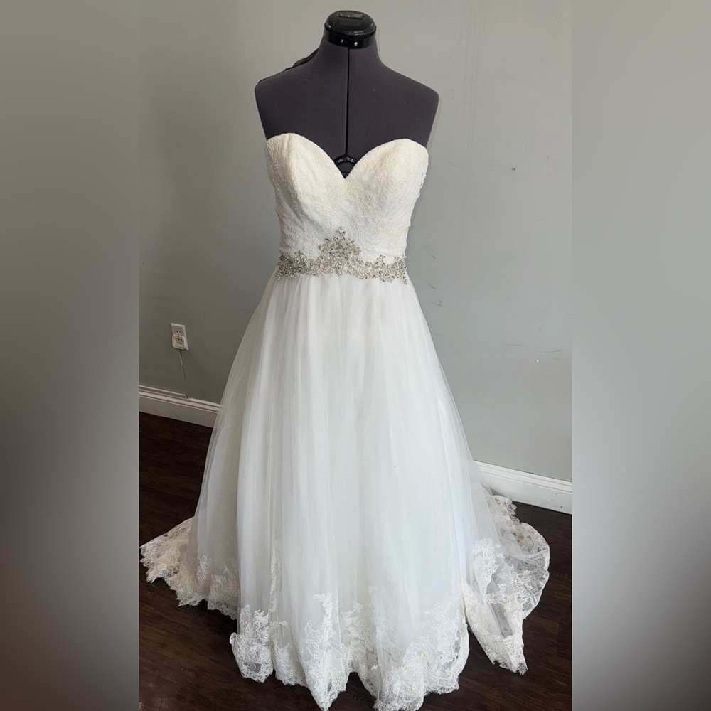 Strapless White Wedding Gown with‎ Lace and Beading